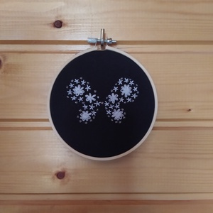 Fehér pillangó, Otthon & Életmód, Dekoráció, Fali és függő dekoráció, Falra akasztható dekor, Hímzés, MESKA