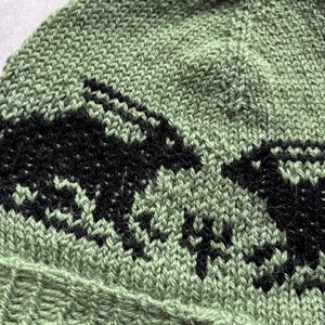 kézzel kötött zöld sapka nyulakkal - ruha & divat - sál, sapka, kendő - sapka - Meska.hu