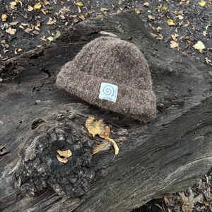 bolyhos kézzel kötött csokoládé barna sapka, alpaka fonalból - ruha & divat - sál, sapka, kendő - sapka - Meska.hu