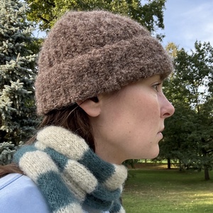 bolyhos kézzel kötött csokoládé barna sapka, alpaka fonalból - ruha & divat - sál, sapka, kendő - sapka - Meska.hu