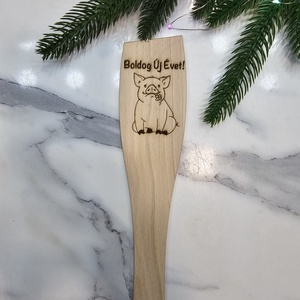 Új évi malac gravírozott fakanál  - otthon & életmód - dekoráció - dísztárgy - Meska.hu