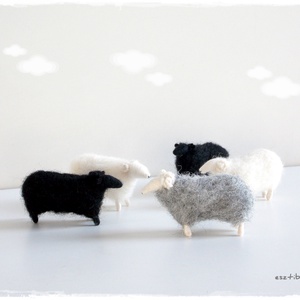 Mini Báránykák - tűnemezelt figura, dísz - otthon & életmód - dekoráció - dísztárgy - Meska.hu