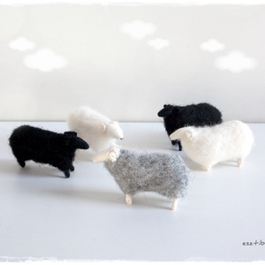 Mini Báránykák - tűnemezelt figura, dísz - otthon & életmód - dekoráció - dísztárgy - Meska.hu