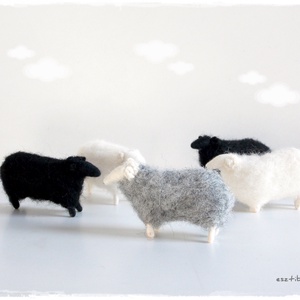 Mini Báránykák - tűnemezelt figura, dísz - otthon & életmód - dekoráció - dísztárgy - Meska.hu