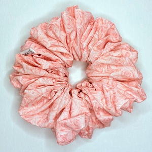 Rózsaszirmos XXL scrunchie - Meska.hu