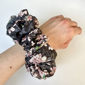 Cseresznyevirág XXL scrunchie - ruha & divat - hajdísz & hajcsat - hajgumi - Meska.hu