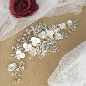 Virágos, strasszos, leveles - esküvő - hajdísz - fésűs hajdísz - Meska.hu