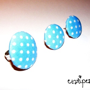 Behúzott gomb ékszerszett gyűrű és fülbevaló világoskék és piros alapon fehér pöttyös -  - Meska.hu