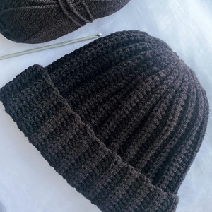 'spike' fekete beanie - Meska.hu