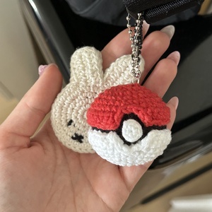Horgolt Pokélabda kulcstartó  kézzel készült amigurumi, választható lánccal - táska & tok - kulcstartó & táskadísz - kulcstartó - Meska.hu