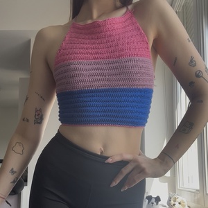 Horgolt crop top pamut és akril keverékéből  fűzős hátmegoldással, egyedi kézműves darab - ruha & divat - női ruha - top - Meska.hu