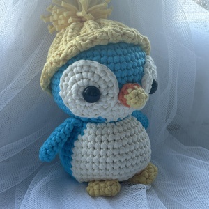 horgolt kék pingvin figura sapkával amigurumi - egyedi ajándék - Meska.hu