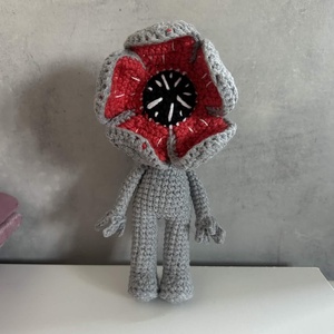 Kézműves Horgolt Demogorgon Figura � Stranger Things Inspired, 17 cm, Nyitható Virág, Handmade - játék & sport - plüssállat & játékfigura - más figura - Meska.hu