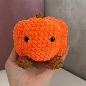 Horgolt Lábacskás Halloween tök - Jellycat Stílusú Cuki Tök Figura, Őszi és Halloween Dekoráció (Pumpkin Spice) - otthon & életmód - dekoráció - halloween - halloweeni figurák - Meska.hu