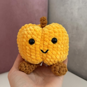 Horgolt Lábacskás Halloween tök - Jellycat Stílusú Cuki Tök Figura, Őszi és Halloween Dekoráció (Pumpkin Spice) - otthon & életmód - dekoráció - halloween - halloweeni figurák - Meska.hu