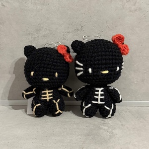 � Horgolt Csontváz Hello Kitty � Halloween / Gót Kollekció � - játék & sport - plüssállat & játékfigura - cica - Meska.hu