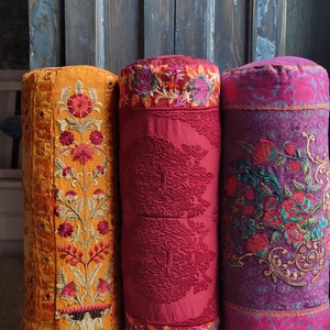 Eljövendő nyarak-Hímzett hengerpárna sárga/burgundivörös/lila - Meska.hu