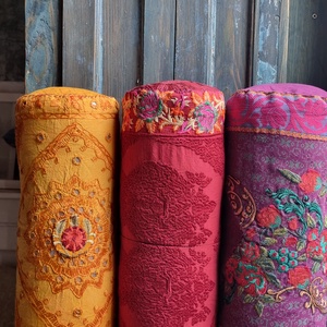 Eljövendő nyarak-Hímzett hengerpárna sárga/burgundivörös/lila - játék & sport - sport és kikapcsolódás - jóga, pilates, torna - jógapárna - Meska.hu