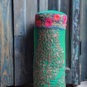 Eső után-Hímzett hengerpárna zöld/bézs/magenta - Meska.hu