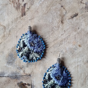 Búzavirág- kék hímzett fülbevaló - Meska.hu