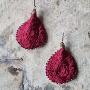 Meggybor- Burgundivörös hímzett fülbevaló, Ékszer, Fülbevaló, Lógó fülbevaló, Varrás, MESKA