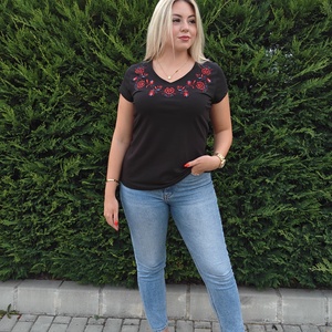 hímzett női póló, - ruha & divat - női ruha - póló, felső - Meska.hu