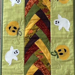 Terítő- szellemekkel és tökökkel, Otthon & Életmód, Konyhafelszerelés, tálalás, Tálalás, Terítő, Patchwork, foltvarrás, MESKA