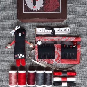 Bonini varrókészlet, fekete-piros-szürke varródoboz, kreatív szett, ajándék lányoknak - otthon & életmód - lakástextil - varrókellék - Meska.hu