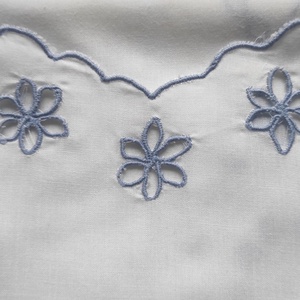 Hímzett kötény - otthon & életmód - konyhafelszerelés, tálalás - konyhai textil - kötény - Meska.hu