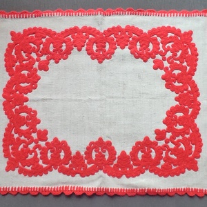 Kalotaszegi írásos hímzésű terítő, Otthon & Életmód, Dekoráció, Asztal és polc dekoráció, Asztaldísz, Hímzés, MESKA