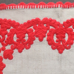 Kalotaszegi írásos hímzésű terítő - otthon & életmód - dekoráció - asztal és polc dekoráció - asztaldísz - Meska.hu