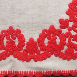 Kalotaszegi írásos hímzésű terítő - otthon & életmód - dekoráció - asztal és polc dekoráció - asztaldísz - Meska.hu