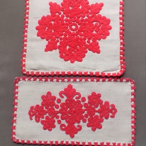 Kalotaszegi írásos hímzésű terítő (2 db), Otthon & Életmód, Dekoráció, Asztal és polc dekoráció, Asztaldísz, Hímzés, MESKA