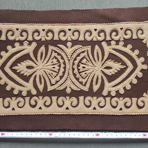 Szűrrátétes technikával készült kisterítő, Otthon & Életmód, Dekoráció, Asztal és polc dekoráció, Asztaldísz, Hímzés, MESKA