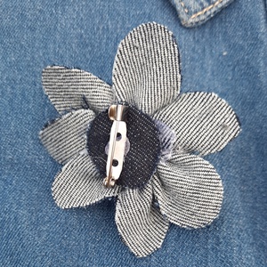 Kitűző farmerból,  nyári virágok - ékszer - kitűző és bross - Meska.hu