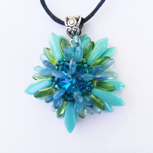 Zöldeskék virág medál - Meska.hu