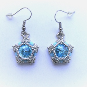 világoskék gyöngyfűzött fülbevaló - Meska.hu