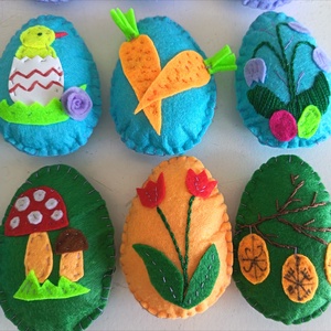 Húsvéti tojások filcből - ünnepi díszek, dekorációk - húsvéti díszek és dekorációk - húsvéti tojástartó - Meska.hu