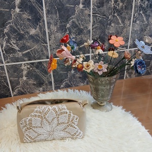 Antik csipkével díszített neszeszer - Meska.hu