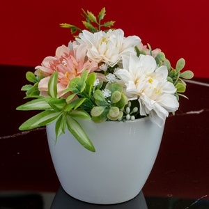 Selyemvirág asztaldísz - Fehér-Barack-Zöld színvilág, fehér kaspóban - otthon & életmód - dekoráció - asztal és polc dekoráció - asztaldísz - Meska.hu