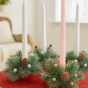 Téli varázs  Karácsonyi gyertyagyűrű fenyőággal és bogyókkal - Fenyőágas adventi gyertyagyűrű (16 cm) - Meska.hu