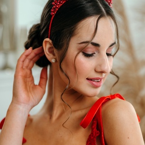 Piros gyöngyös menyecske fejdísz - esküvő - hajdísz - hajpánt - Meska.hu