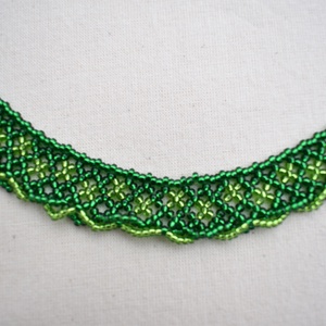 zöld színű csavart aljú gyöngynyaklánc, gyöngygallér, ajándék - ékszer - nyaklánc - gyöngyös nyaklánc - Meska.hu