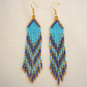 Türkiz-kék-arany gyöngy fülbevaló, gyöngy ékszer - ékszer - fülbevaló - csillár fülbevaló - Meska.hu