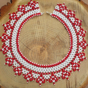 piros-fehér ukrán szívecskés gyöngygallér, gyöngynyaklánc, ajándék, Ékszer, Nyaklánc, Gyöngyös nyaklánc, Gyöngyfűzés, gyöngyhímzés, MESKA