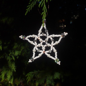Fehér csillag gyöngy karácsonyfadísz, egyedi ajándék, karácsonyi dekoráció, Otthon & Lakás, Karácsony, Karácsonyi lakásdekoráció, Karácsonyfadíszek, Gyöngyfűzés, gyöngyhímzés, Meska