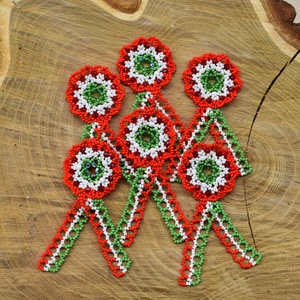 Nemzeti színű gyöngy kokárda, Március 15. - ékszer - kitűző és bross - Meska.hu