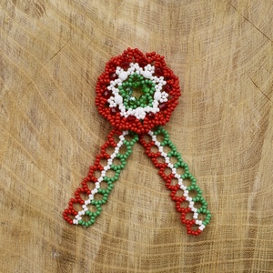 Nemzeti színű gyöngy kokárda, Március 15. - ékszer - kitűző és bross - Meska.hu