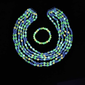 Fluoreszkáló, foszforeszkáló 6 soros gyöngysor karkötővel - Meska.hu