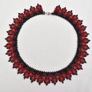 Zsűrizett! Fekete-piros népi gyöngygallér, gyöngynyaklánc, tászli, gyöngyékszer - ékszer - nyaklánc - nyakpánt, gallér - Meska.hu